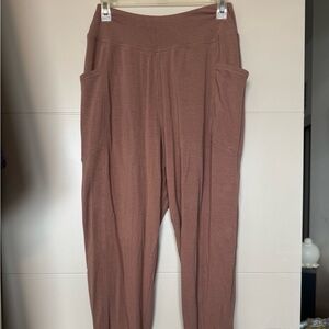 Old Navy Women’s Live In French Terry Pocket Joggers in Mauve Brown